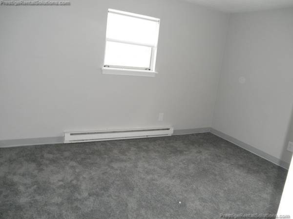 Building Photo - 36 Greentree Ln