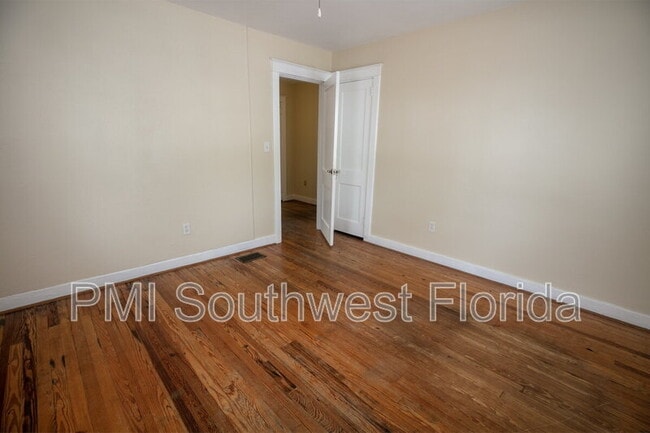 Building Photo - 303 Ohio Pl