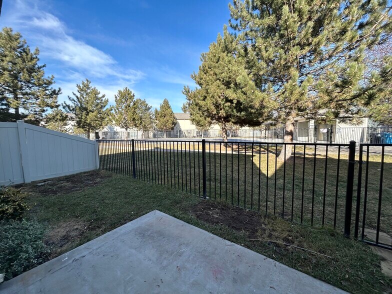 Building Photo - 8896 W Shoup Dr