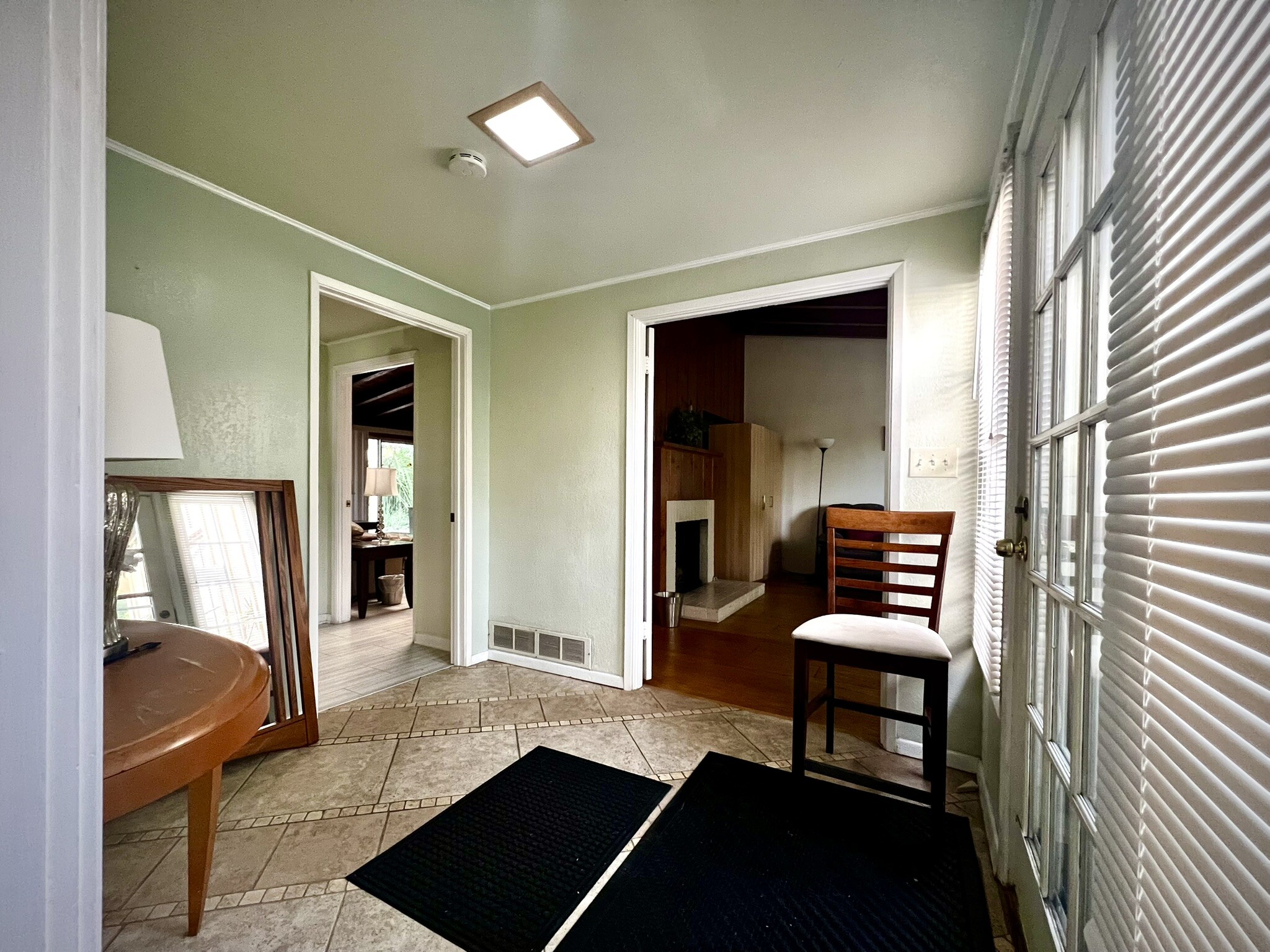 Foyer - 7855 Calle Juela