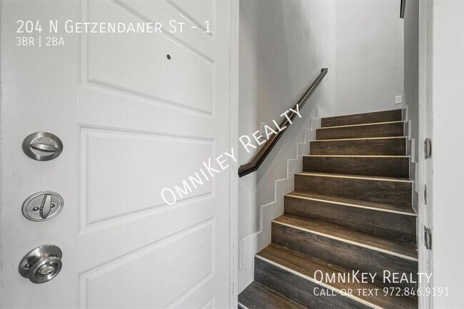 Building Photo - 204 N Getzendaner St