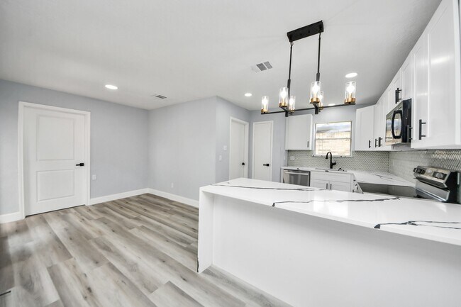 Building Photo - 9406 Vickijohn Dr
