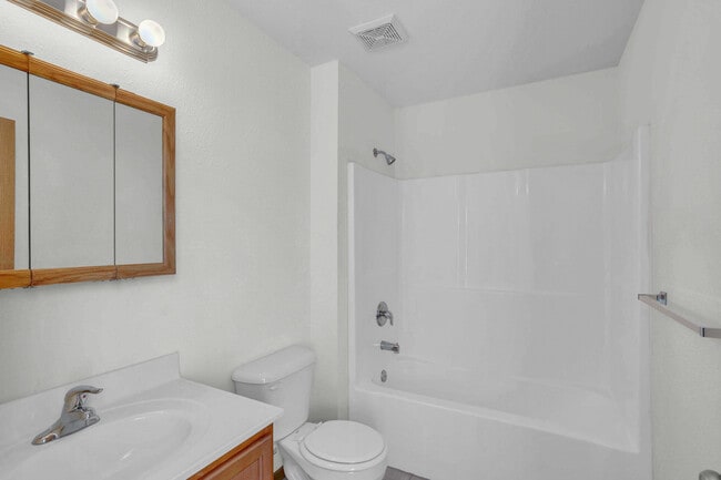 Building Photo - 601 Glenstone Dr