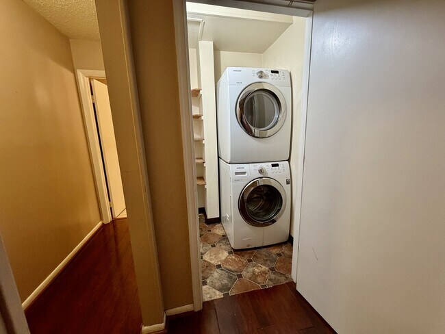 Building Photo - 845 Crashaw St