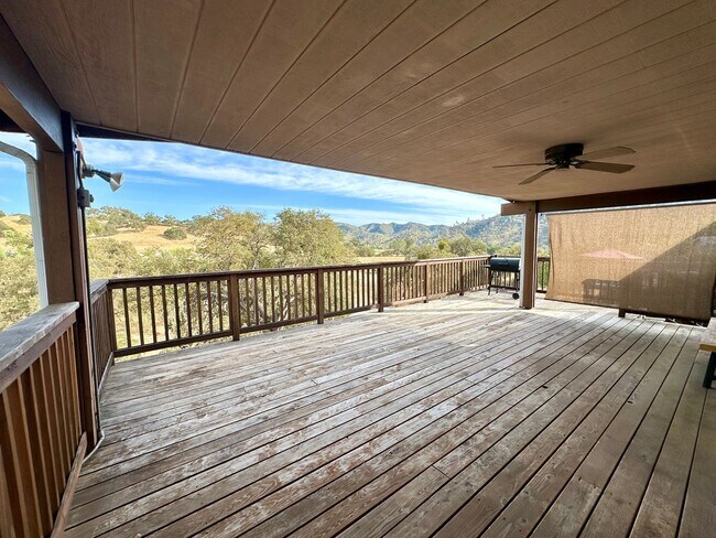 Building Photo - 4366 Valley Ln
