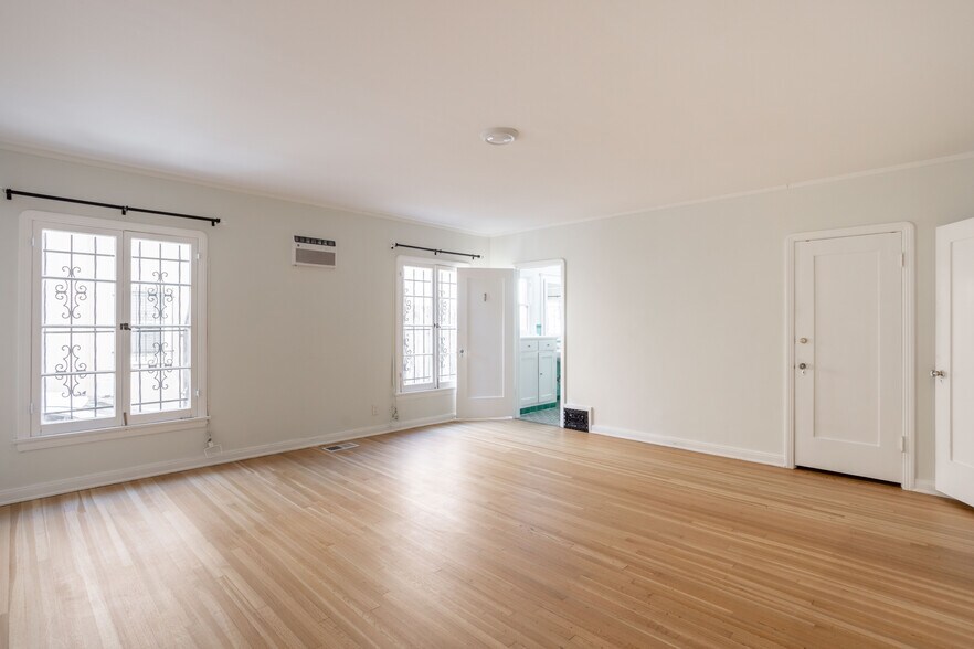 Building Photo - 165 S Mansfield Ave