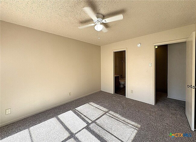 Building Photo - 1202 Covey Ln