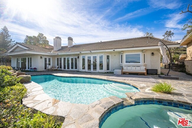 Building Photo - 6024 Paseo La Vista