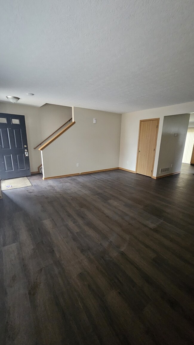 Building Photo - 8568 Clover Glade Dr