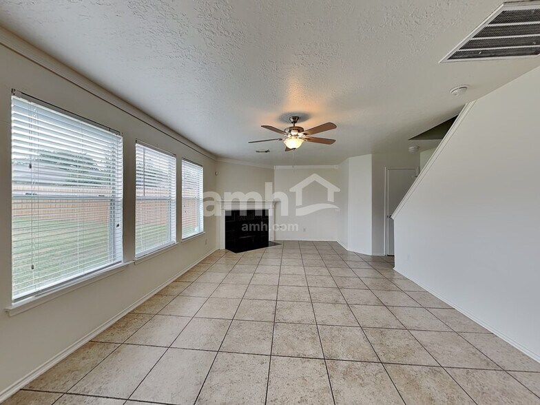 Building Photo - 16403 Lynn Crest Ct