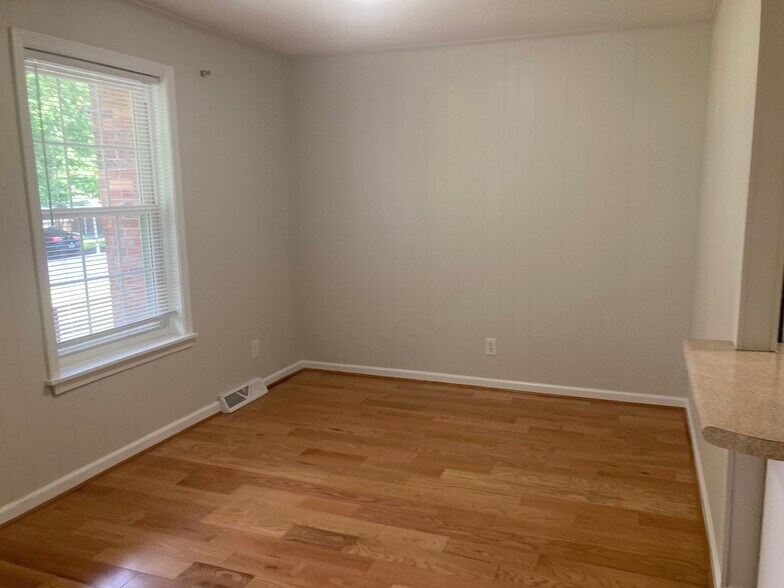 Building Photo - 611 E Mountcastle Dr