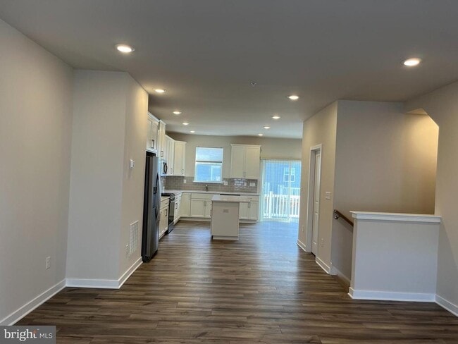 Building Photo - 40 Anderson Dr