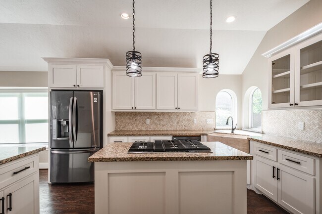 Building Photo - 2506 S Strathford Ln