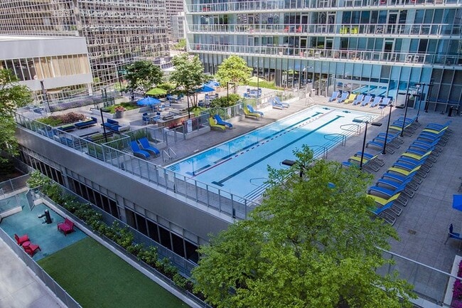 Building Photo - 323 E Wacker Dr