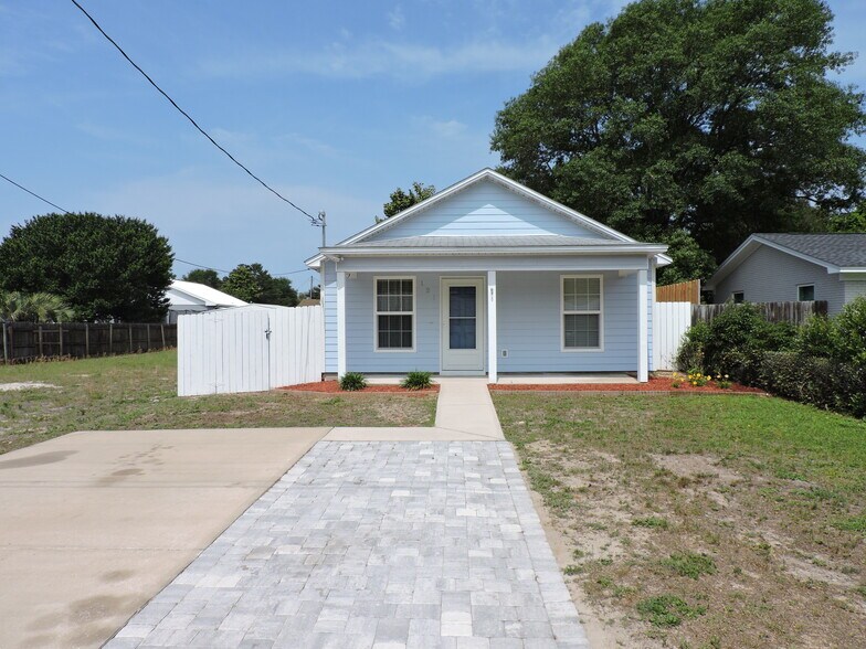 Primary Photo - 121 Half Acre Ln
