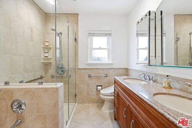 Building Photo - 3208 W 81st St