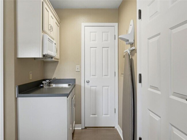 Building Photo - 150 Apple Seed Ct