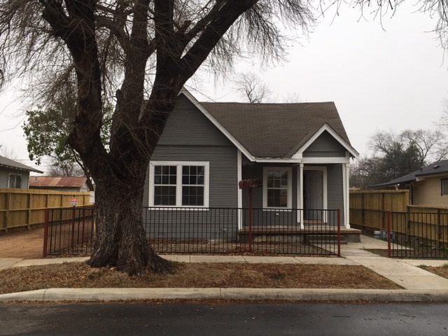 Front view - 1133 W Lynwood Ave