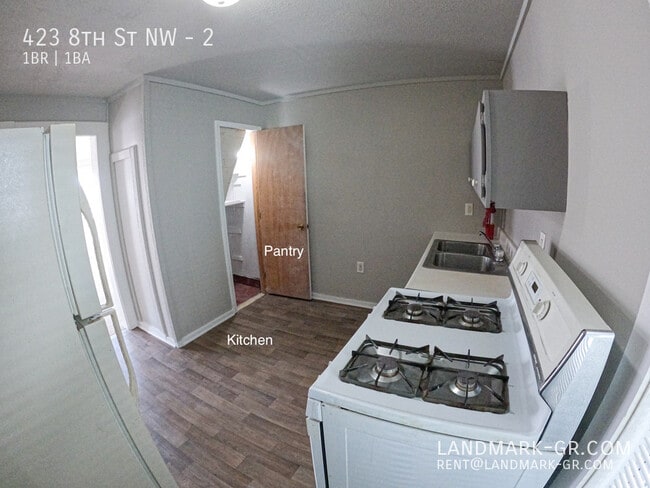 Building Photo - 423 8th St NW