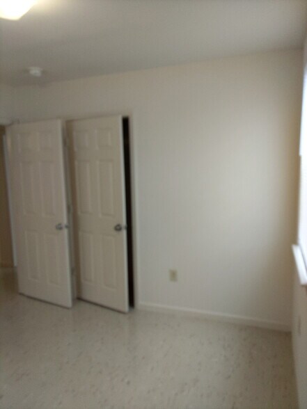 Building Photo - 2312 Rose Dr