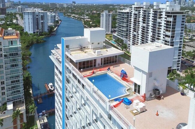 Building Photo - 2800 E Sunrise Blvd