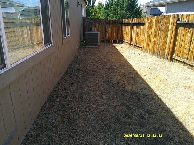 Building Photo - Newly Updated Single Story 4 BR + Office, 2.5 Bath and 3 Car