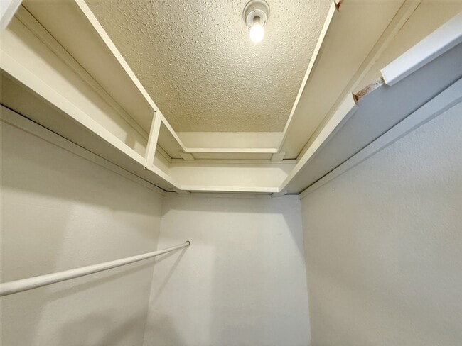 Building Photo - 6717 Smallwood Dr