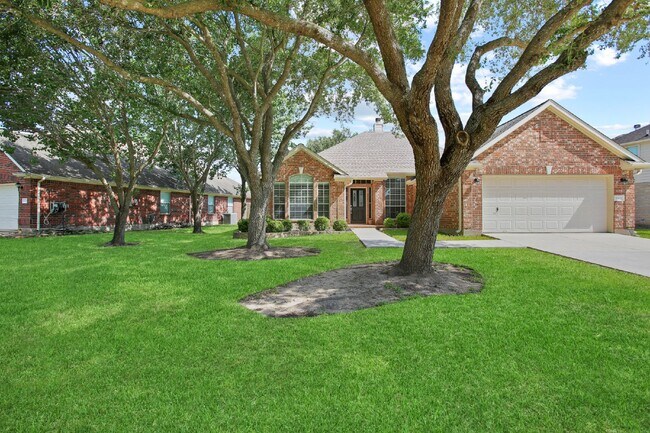 Building Photo - Gorgeous 4/2 Home in the Villages of Edgewater Estates with Soaring Ceilings and 2 Flex Rooms!