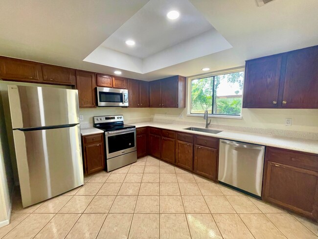 Building Photo - 5868 Royal Rdg Dr
