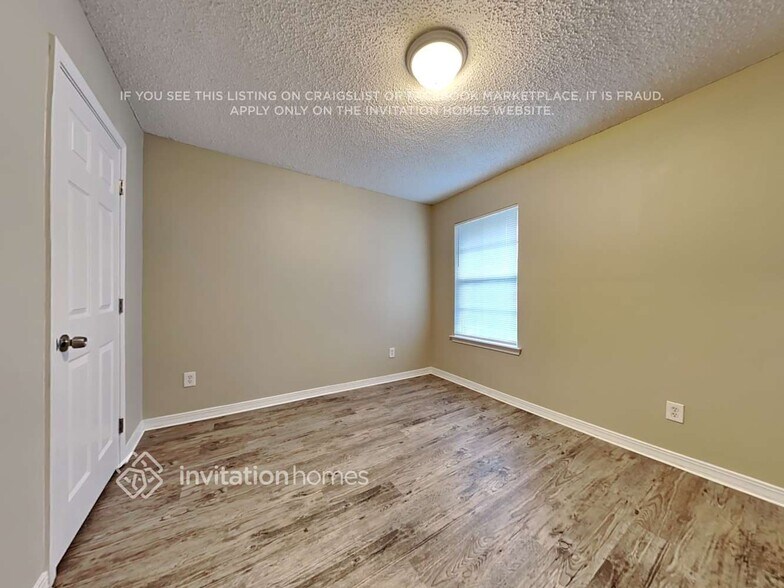 Building Photo - 6322 Ironside Dr N