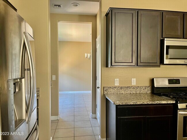 Building Photo - 4117 W South Butte Rd