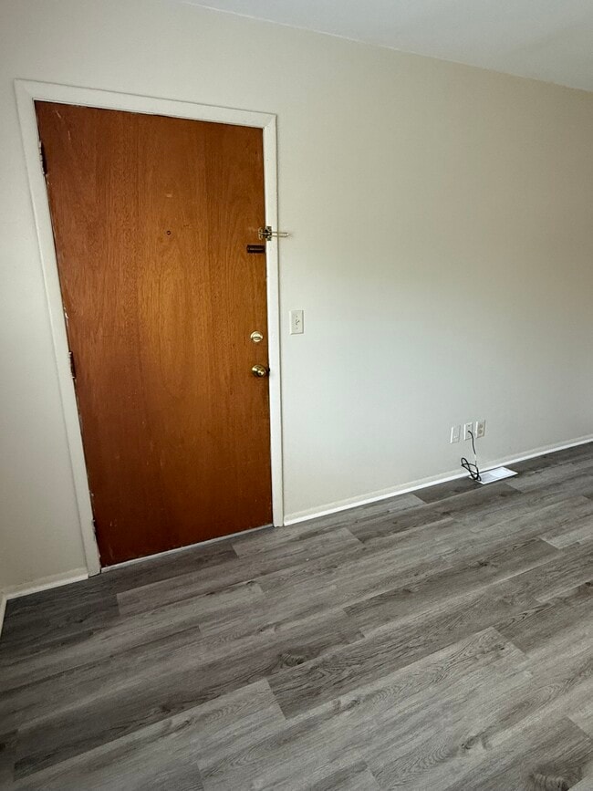 Building Photo - 1916/1918 Building