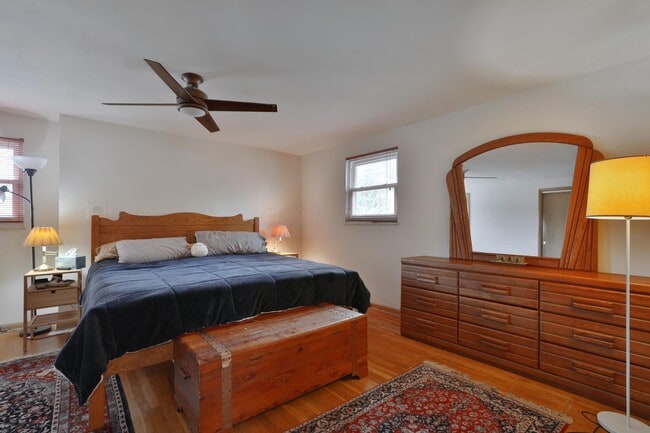 Building Photo - 714 Island Ct