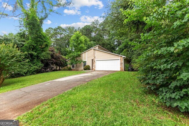 Building Photo - 625 Oxford Hall Dr SW