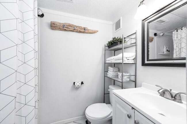 Building Photo - 6300 Seawall Blvd