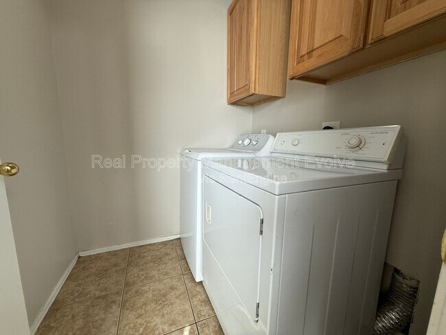 Building Photo - 3930 W Irwin Ave