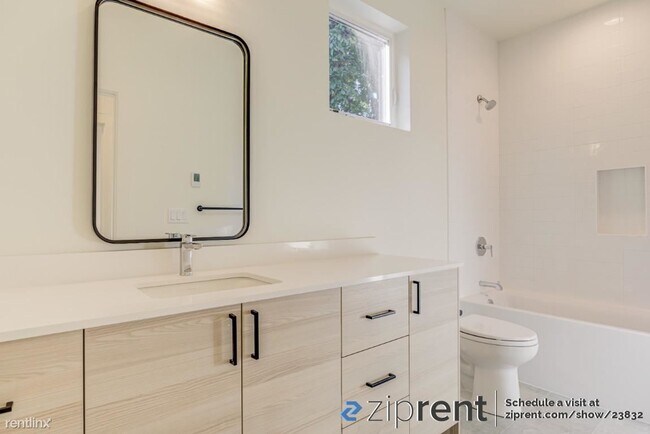 Building Photo - 2 br, 2 bath Townhome - 331 18th Ave, Seat...