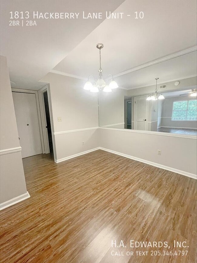 Building Photo - 1813 Hackberry Ln