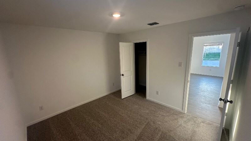 Building Photo - 1002 Raintree Rd