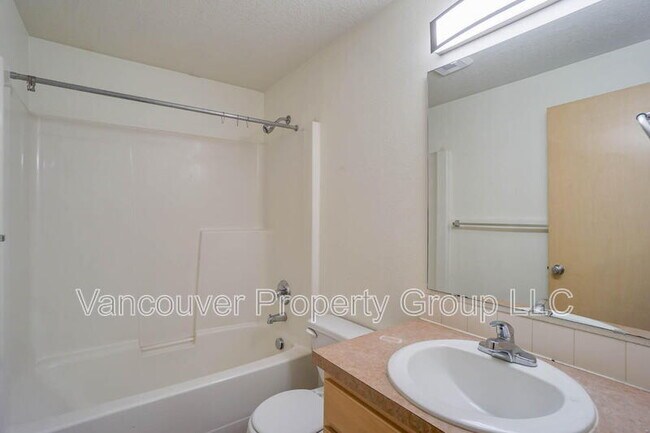 Building Photo - 1100 W 30th St