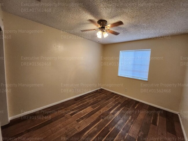 Building Photo - 3 bedrooms /2.5 bath two-story gem boasts ...