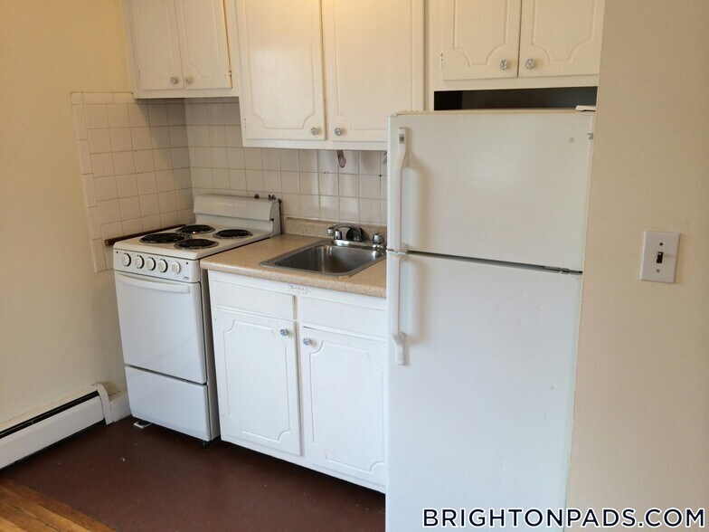 Building Photo - 164 N Beacon St