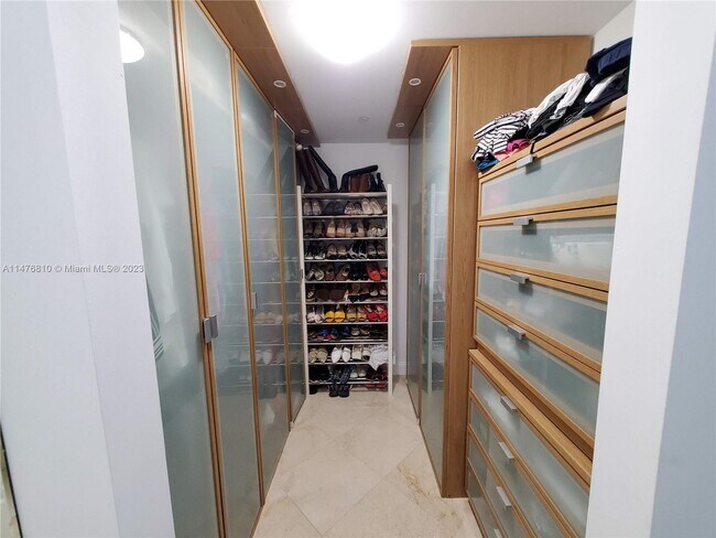 Building Photo - 2101 Brickell Ave