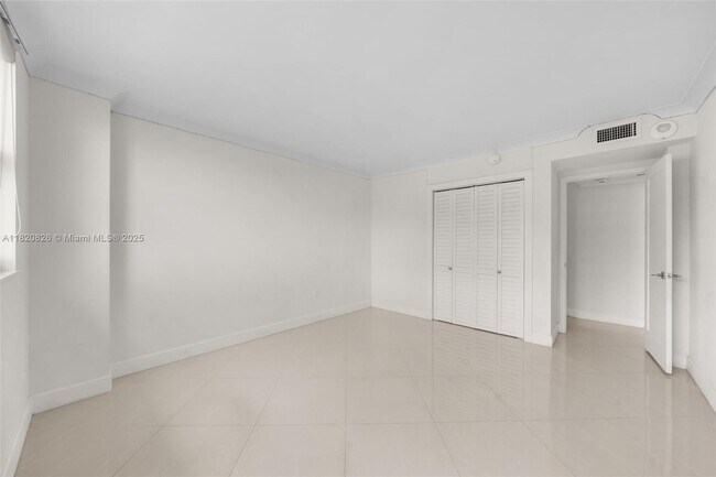Building Photo - 177 Ocean Ln Dr