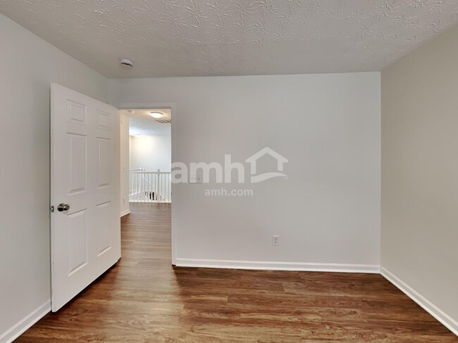 Building Photo - 328 Meadows Ln