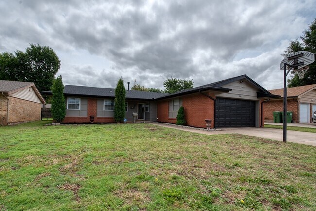 Building Photo - 301 Ellison St