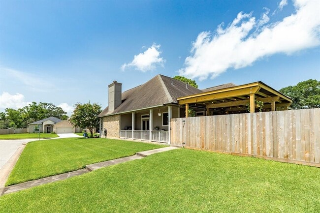 Building Photo - 400 S Amherst Dr