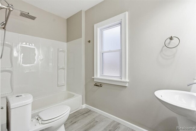 Building Photo - 6433 Globe St