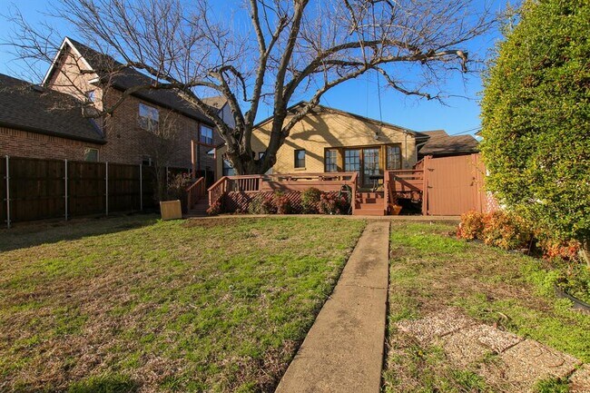 Building Photo - 6824 Southridge Dr