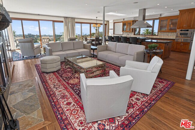 Building Photo - 1120 El Medio Ave